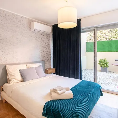 86m- Spacious 3 With Large Terrace Appartement *