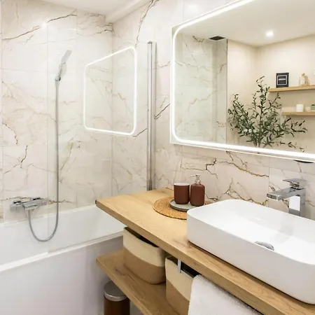 86m- Spacious 3 With Large Terrace Apartment *