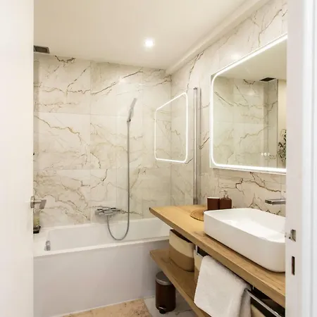 86m- Spacious 3 With Large Terrace
