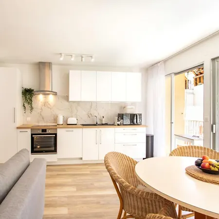 86m- Spacious 3 With Large Terrace Lägenhet