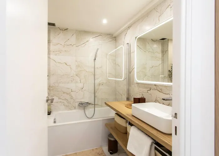86m- Spacious 3 With Large Terrace